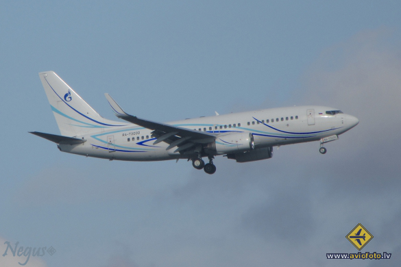 Boeing 737-76N